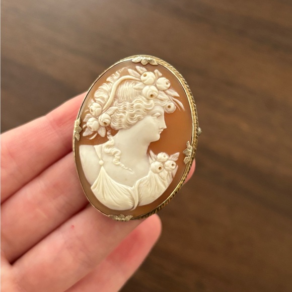 Vintage Cameo Brooch - Picture 4 of 6